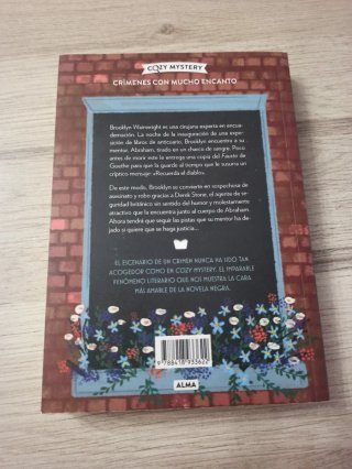 Libro Asesinato Entre Libros