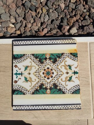AZULEJO ESMALTADO MUY ANTIGUO