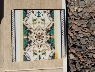 AZULEJO ESMALTADO MUY ANTIGUO