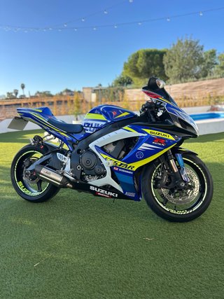 Suzuki GSXR 750 K7 azul