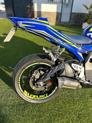 Suzuki GSXR 750 K7 azul