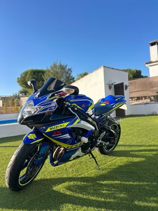 Suzuki GSXR 750 K7 azul
