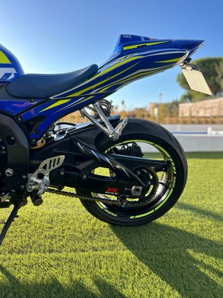 Suzuki GSXR 750 K7 azul