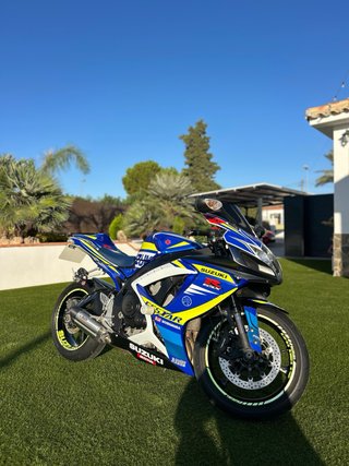 Suzuki GSXR 750 K7 azul