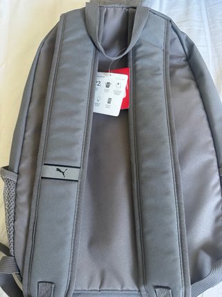 Mochila Puma Gris con Parches