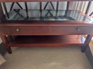 Mesa de centro de madera con cristal