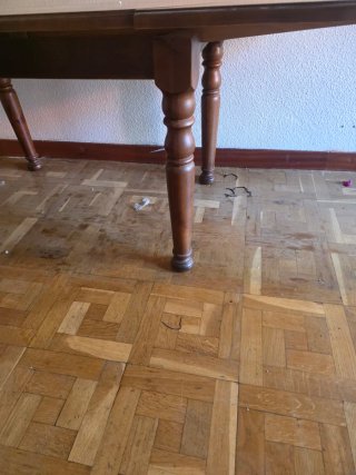 Mesa de comedor de madera maciza