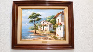 Cuadro al óleo de casas y mar