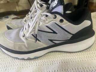 Zapatillas New Balance Gris y Blanco