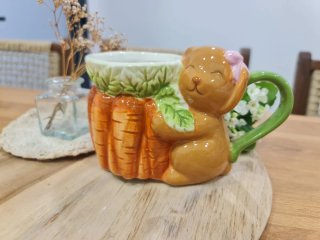 Taza cerámica diseño zanahoria y conejo