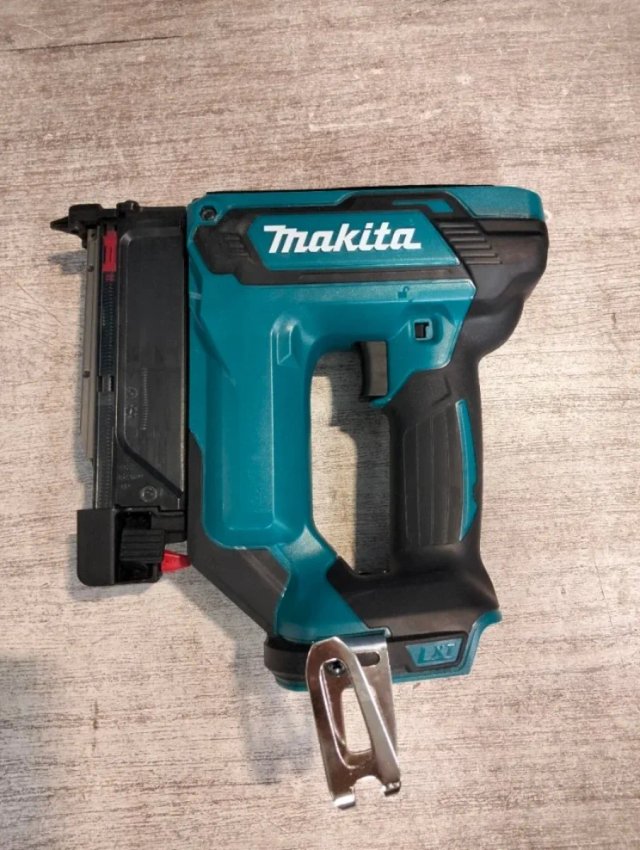 Makita Clavadora inalámbrica de iones DPT353