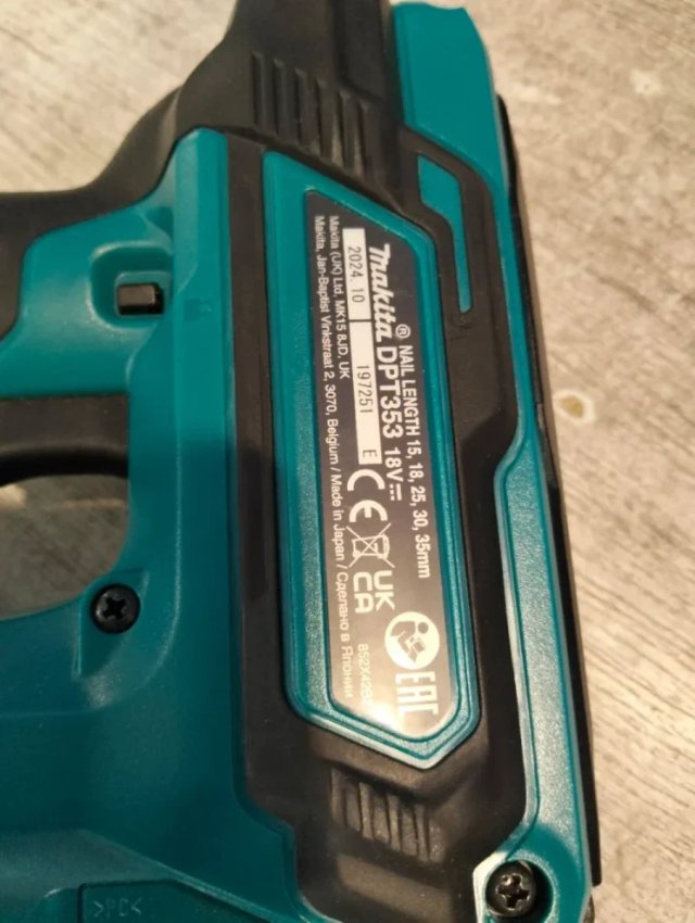 Makita Clavadora inalámbrica de iones DPT353