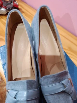 Zapatos de tacón azul grisáceo
