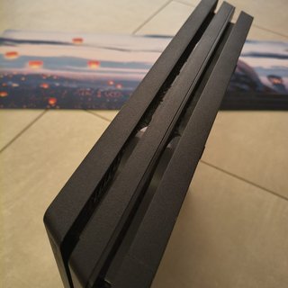 PS4 Pro 1TB Rigenerata + 3 Controller e Kit XL