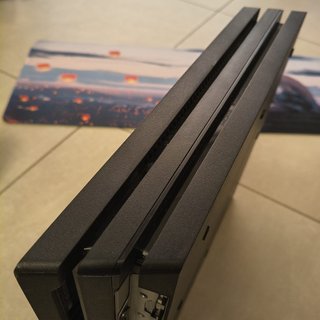 PS4 Pro 1TB Rigenerata + 3 Controller e Kit XL