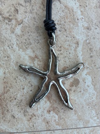 Collar con colgante de estrella de mar