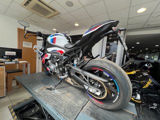 BMW M1000R