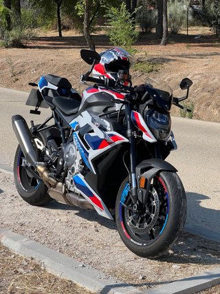 BMW M1000R