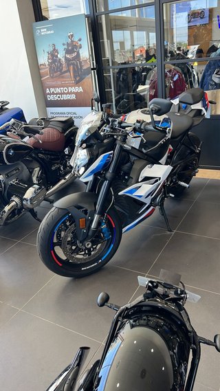 BMW M1000R
