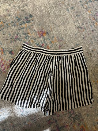 Pantaloncini H&M a righe bianche e nere