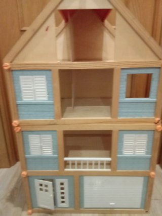 Casa de juguete de madera