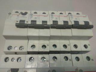 Lote de interruptores diferenciales y