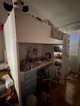 Cama alta con escritorio y armario Ikea