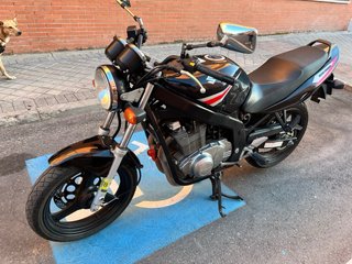 Suzuki GS 500 Negra