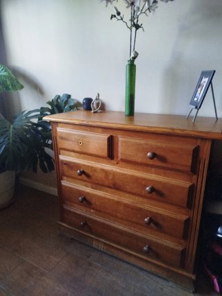 Cajonera de madera para dormitorio