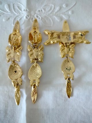 Pendientes y Broche, Regionales, Dorados y piedras