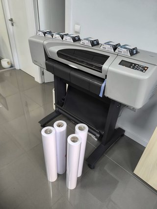 Plotter HP DesignJet 500 A1 con soporte