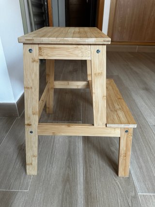 Taburete con escalón
