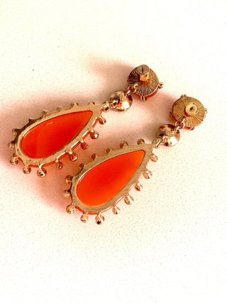 Pendientes Zara lágrima naranja y rojo. A estrenar