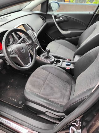Opel Astra 2012