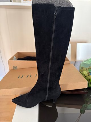 Botas UNI Negras Tacón Bajo Punta Fina