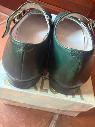 Zapatos verdes piel niña