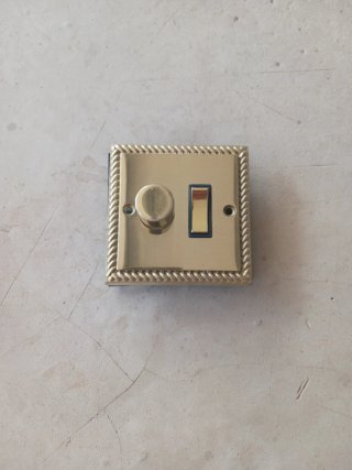 Regolatore di luce dorato con interruttore