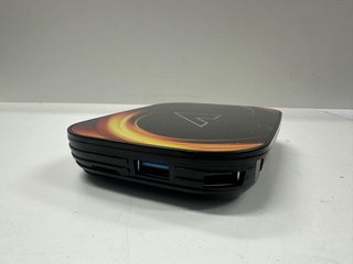 Caja TV con mando y cargador