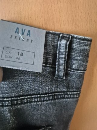 Pantalones vaqueros grises AVA Skinny rotos