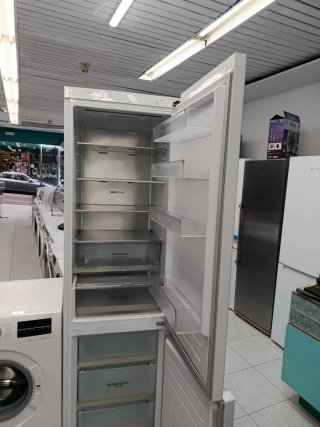 Nevera LG blanca y lavadora Bosch Pack