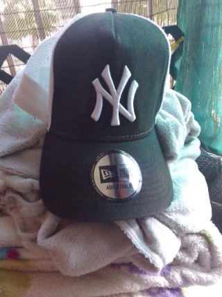 Gorra New Era NY Negra y Blanca Ajustable
