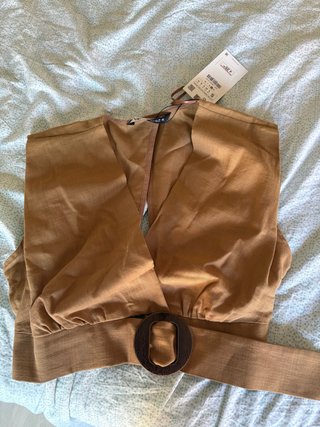 Top Zara marrón con cinturón S