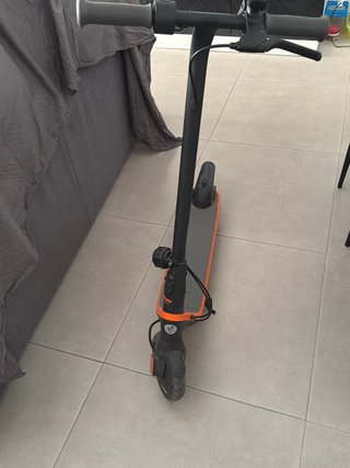 Patinete Eléctrico Naranja y Negro