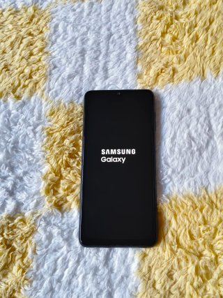 Samsung Galaxy M22 + Funda Negra y protector