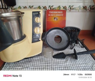 Thermomix Vorwerk con libro Un nuevo amanecer