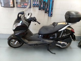 Maxi Scooter Aprilia Negra