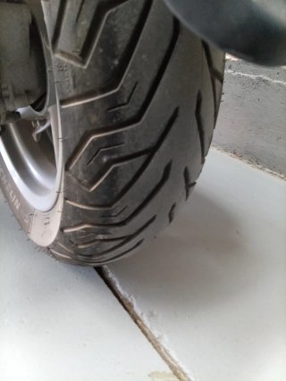 Maxi Scooter Aprilia Negra