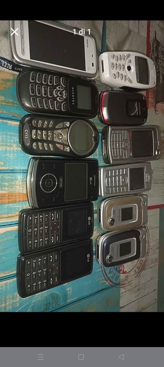 Lotto 10 vecchi cellulari per collezionisti