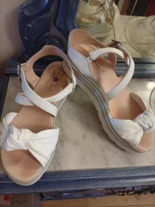 Sandalias José Sáenz blancas