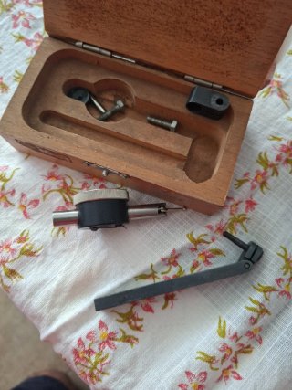 Reloj comparador con caja